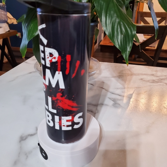 ZOMBIES....Keep Calm....20oz Tumbler with duo lids 🎉sale - Picture 4 of 7